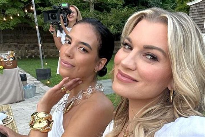 Are Danielle Olivera And Lindsay Hubbard Romantically Involved?