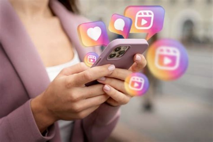 Controversies and Rise From Instagram Model to Social Media Sensation |