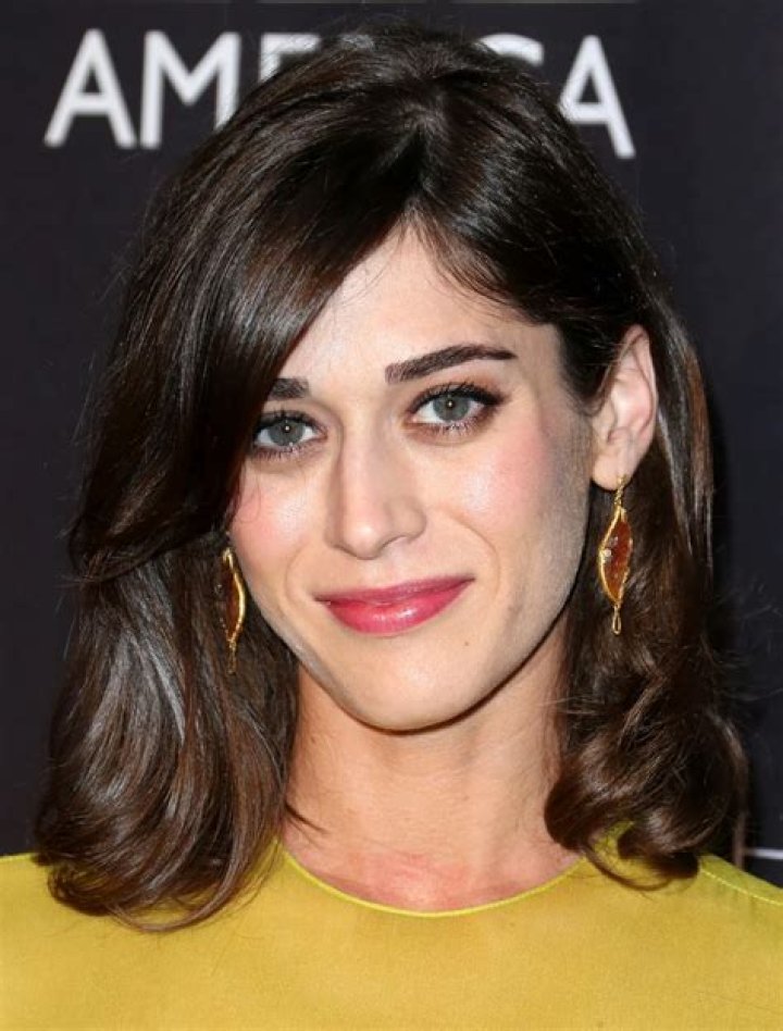 Lizzy Caplan Age, Height, Weight, Husband, Early Life, Education, Ethnicity, Career, Net Worth & Philanthropic Ventures |