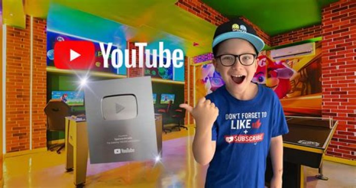Uncover The Story Of YouTube Gaming Sensation Azra Bajrami